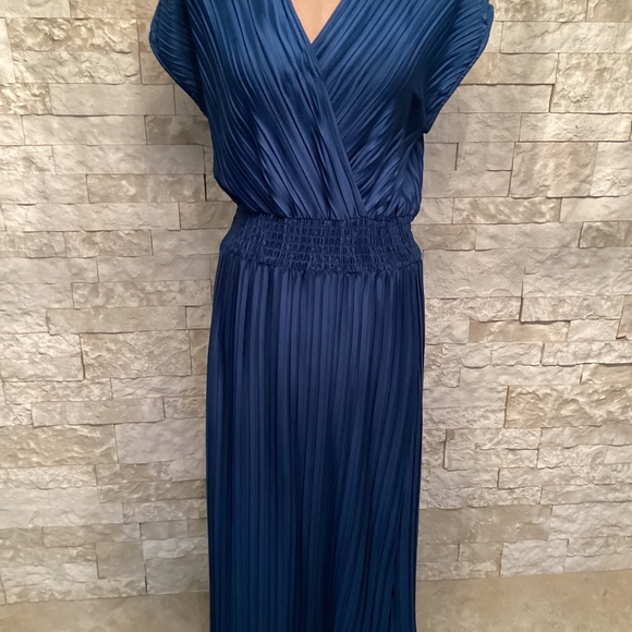 DKNY Blue Pleated Smocked-Waist Midi Dress - Picture 2 of 16